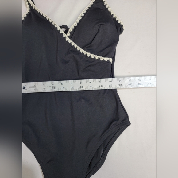 Lands' End Women's Tummy Smoothing Stitch Trimmed Surplice One Piece Size 6 - Picture 5 of 15